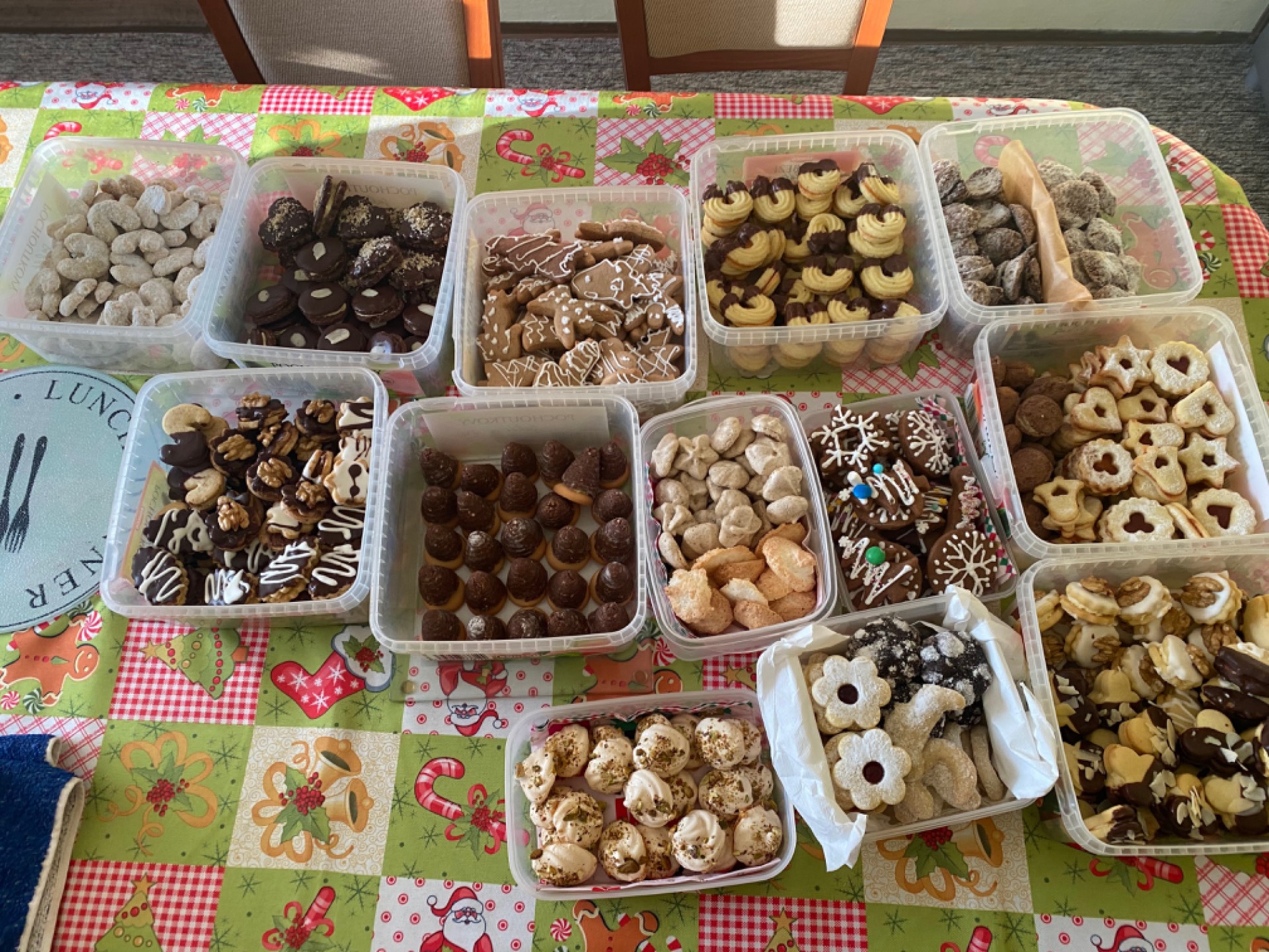 実家行ったらこれ。誰が食べるの問題。この倍ある。